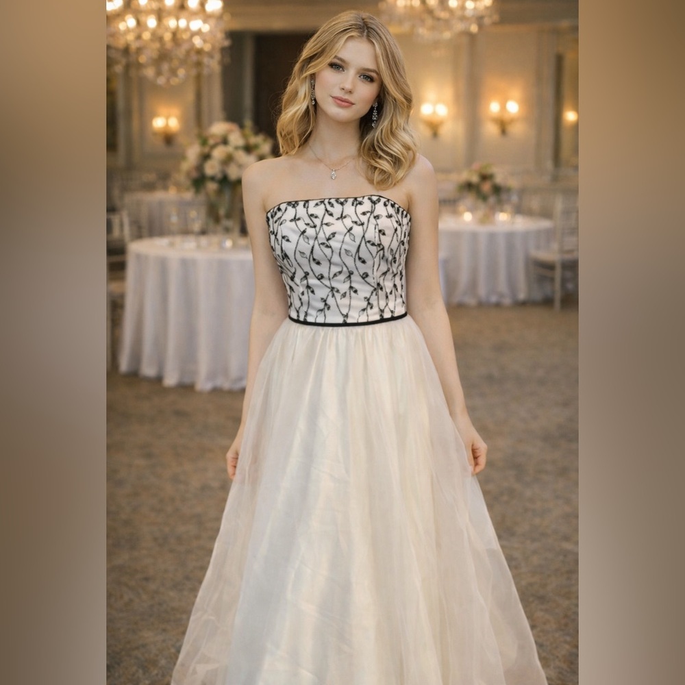 VTG Elegant Strapless White Black Beaded Tulle Evening Gown Wedding Prom